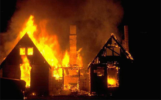   مصر اليوم - حريق يأتي على أكثر من 150 كوخاً ويصيب الكثيرين في باكستان