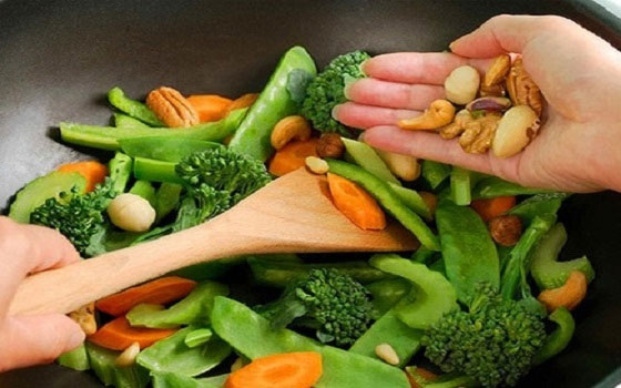   مصر اليوم - خبير أممي يطالب باتفاقية للتعامل مع النظم الغذائية غير الصحية