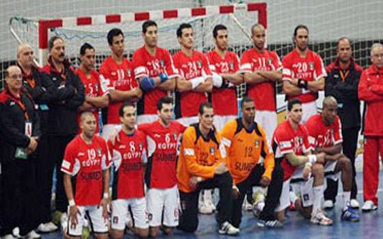 مصر اليوم - مصرُ تواصل استعداداتها لمواجهة منتخب العالم لكرة اليّد