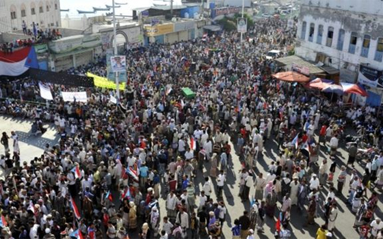   مصر اليوم - الالاف يتظاهرون في جنوب اليمن للمطالبة بالإستقلال