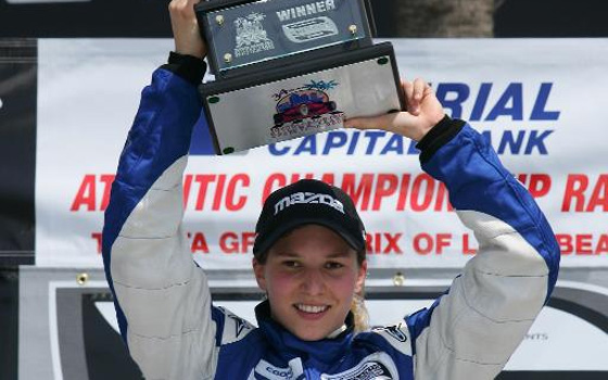   مصر اليوم - السيدات على وشك أن يأخذن موقعًا صغيرًا في الفورمولا واحد