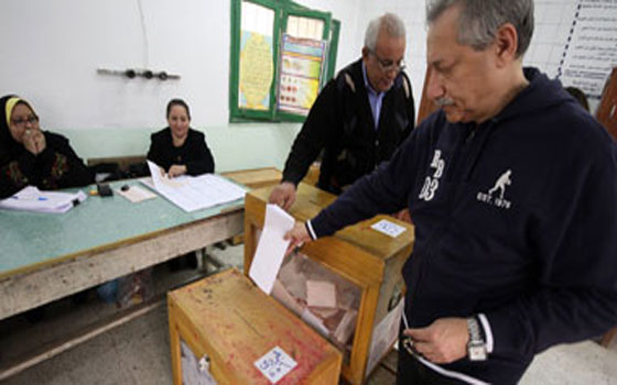   مصر اليوم - وفد من الاتحاد الأوروبيّ يتفقد اللجان الانتخابيّة في سوهاج