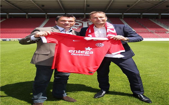 مصر اليوم - ماينز يقدم رسميًا مدربه الدنماركي الجديد هيولماند