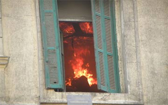 مصر اليوم - اختناق 3 أشخاص أثناء إخماد حريق في البحيرة