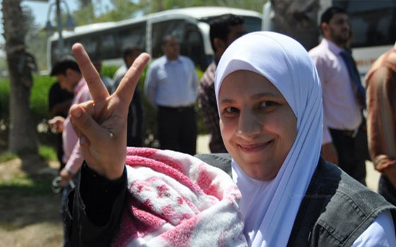   مصر اليوم - دخول قافلتي جزائر2 و ابتسامات27 لغزة