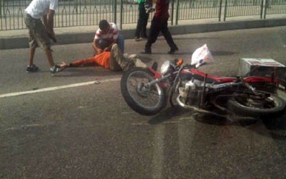 مصر اليوم - اصابة شابيْن في حادث انقلاب دراجه ناريَّة في العريش