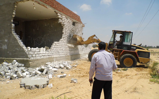   مصر اليوم - إزالة 7 حالات تعدي على الأراضي الزراعية في الإسماعيلية