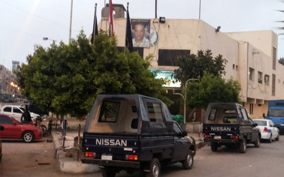   مصر اليوم - مجهولون يحرقون سيّارتين تابعتين لقسم الضواحي في بورسعيد