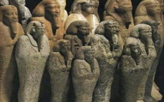   مصر اليوم - ضبط 95 عملة فرعونيّة وتمثالين أثريين في البحيرة