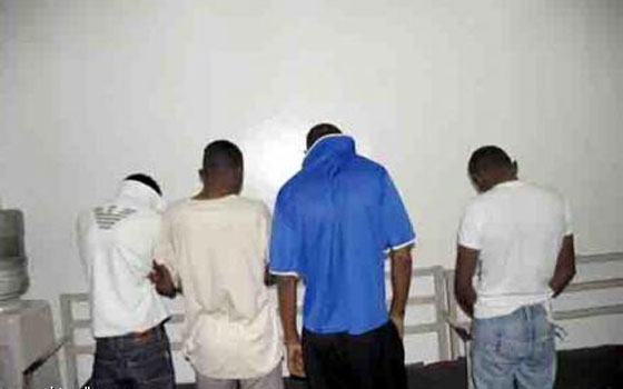   مصر اليوم - القبض على عصابة متخصصة في سرقة السيارات بالإكراه على الطرق السريعة