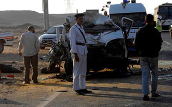   مصر اليوم - وكيل نيابة مصر القديمة يعاين موقع حادث السيدة عائشة المروري في القاهرة