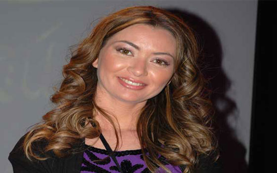 مصر اليوم - أضفتُ لمسات عصريَّة على الزِّي المغربي للوصول إلى العالميَّة