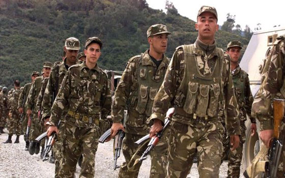   مصر اليوم - الجيش الجزائريّ يقتل مُتطرّفين في الشاقور ويضبط أسلحة كلاشينكوف