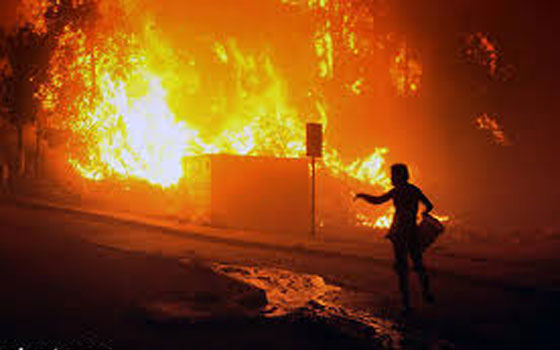   مصر اليوم - حريق قنا يُدمِّر 22 منزلًا وحظيرة ماشية دون خسائر بشريَّة