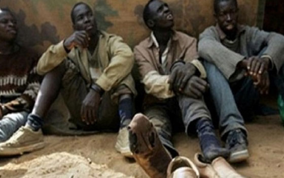   مصر اليوم - القبض على 3 سودانيين في مرسى علم بتأشيرات إقامة منتهية