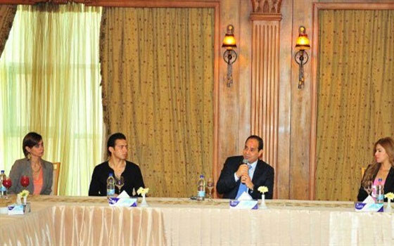   مصر اليوم - السيسي دعا المثقفين لإعانته بأقلامهم لأن مصر في عوز إقتصادي