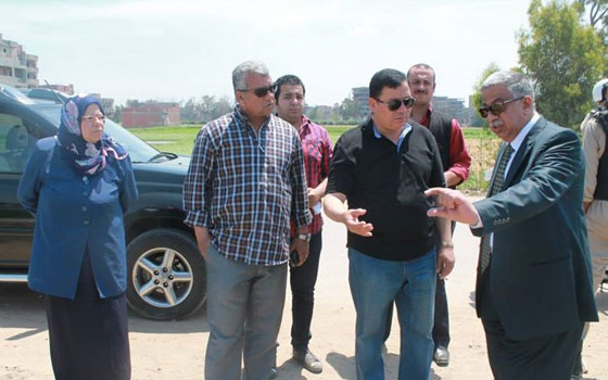   مصر اليوم - محافظ دمياط يشهد حملة أمنيَّة لإزالة المباني المخالفة