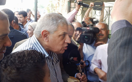 مصر اليوم - محلب يختتم زيارته إلى السويس بلقاء مواطني المحافظة