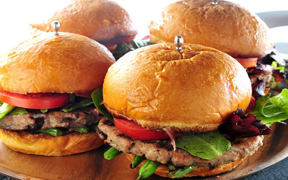   مصر اليوم - برغر التونة والذرة الحلوة