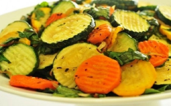   مصر اليوم - سلطة الكوسا مع التوابل