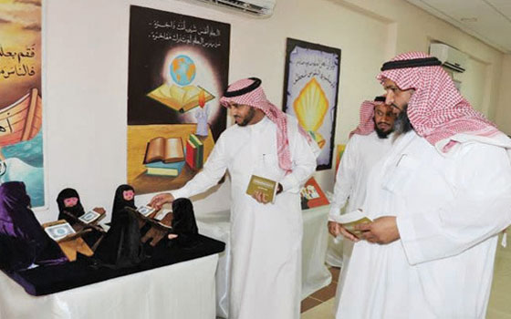   مصر اليوم - مدير عام تعليم الكبار بوزارة التربية يزور حملة محو الأمية في العرضيات