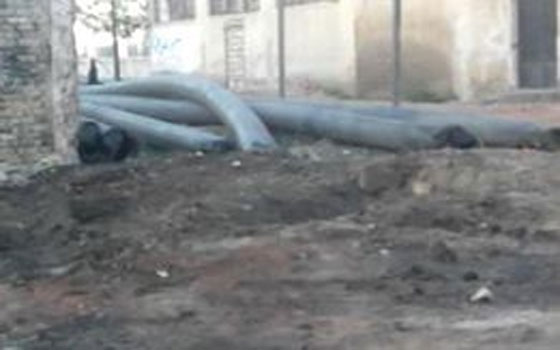مصر اليوم - مجهولون يحرقون 80 ماسورة صرف صحيّ في كفر الدّوَّار