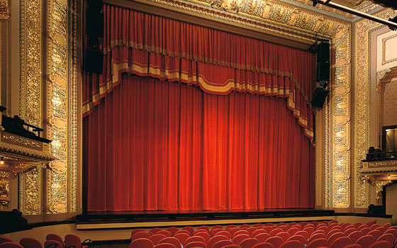   مصر اليوم - استعدادات لتقديم العرض المسرحي حرامي ولكن في القاهرة