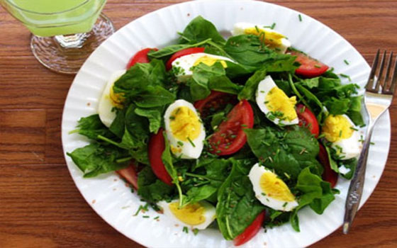   مصر اليوم - سلطة خضراء بالبيض