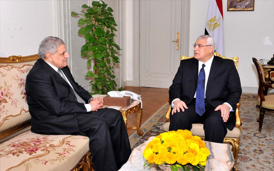   مصر اليوم - الرئيس منصور يجتمع بمحلب ووزراء الدفاع والداخلية والخارجية والمخابرات