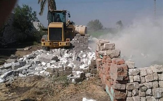   مصر اليوم - إزالة 31 حالة تعدي على الأراضي في سوهاج