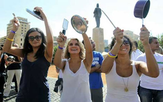 مصر اليوم - 85 % من جميلات لبنان عوانس ويبحثن عن عريس افتراضي