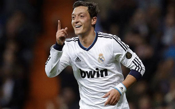 مصر اليوم - أوزيل وفيلاني ولاميلا ضمن أسوأ صفقات الدّوري الإنكليزيّ