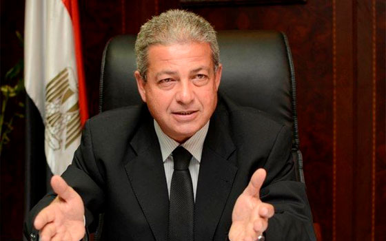 مصر اليوم - عبدالعزيز يُهنِّئ إيهاب عبدالرحمن بالرقم القياسيّ العالميّ