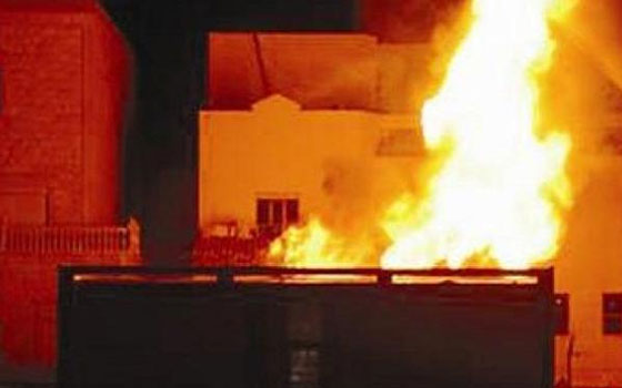 مصر اليوم - أهالي البحيرة يحرقون 3 منازل يملكها المتّهم في فضيحة جنسيَّة