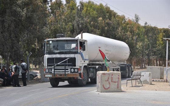   مصر اليوم - إدخال 114 شاحنة مواد بناء إلى قطاع غزة