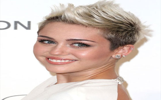   مصر اليوم - أمر تقييد ضد معجب بمايلي سايروس سيطاردها حتى الموت