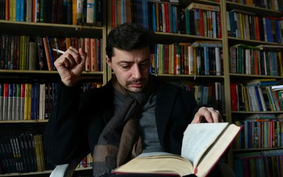   مصر اليوم - كاتب فرنسي يساهم في إحياء الأدب الباكستاني بلغة الأوردو