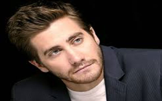 مصر اليوم - الممثل الأميركي جايك غيلينهال حليق الذقن للمرة الأولى