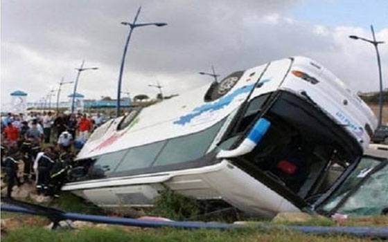 مصر اليوم - مقتل 17 شخصًا وإصابة 34 آخرين بسقوط حافلة في شمال غرب الهند