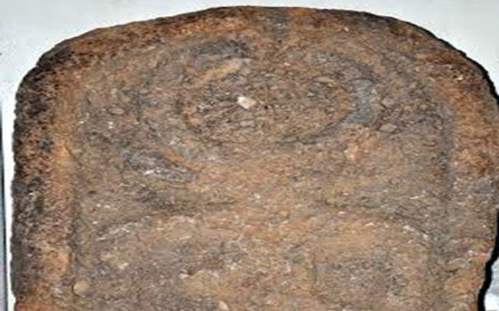   مصر اليوم - اكتشاف تمثال نادر للإله حدد في قرية عوس يعود للقرن الـ7 قبل الميلاد