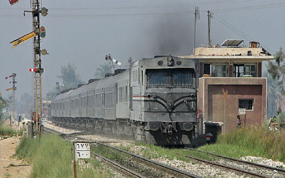 مصر اليوم - إندلاع حريق فى جرار قطار ركاب في البحيرة دون إصابات بشرية