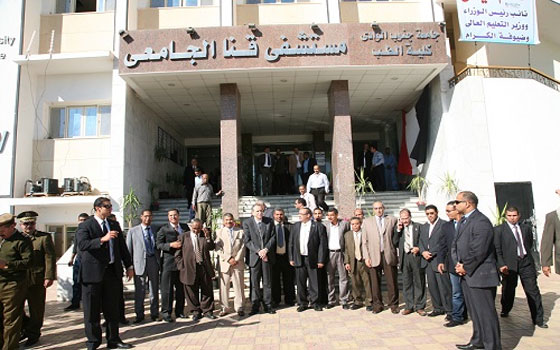   مصر اليوم - الاستعداد لإنشاء أكبر وحدة مناظير متكاملة بالمستشفي الجامعي في قنا