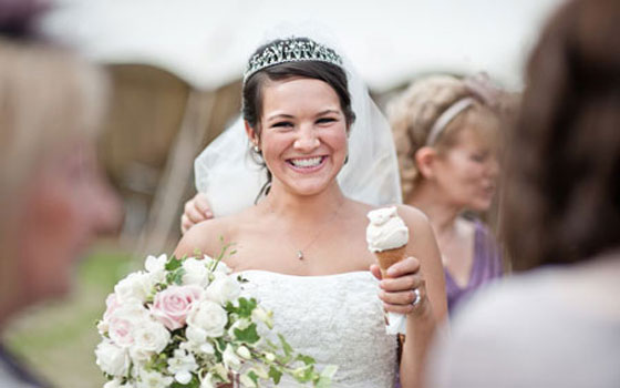 مصر اليوم - مجموعة من الأطعمة تفادي تناولها ليلة زفافكِ