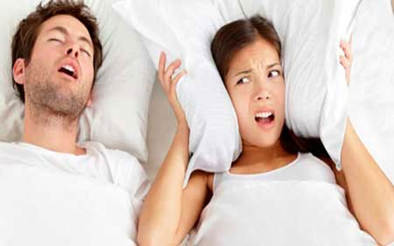 مصر اليوم - طرق بسيطة للتخلص من شخير زوجك أثناء النوم