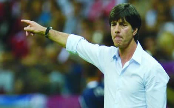 مصر اليوم - لوف: أشعر بالقلق من الإصابات قبل معسكر المنتخب الألماني