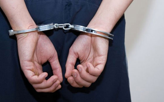 مصر اليوم - مباحث الدقهلية تلقي القبض على عاطل قتل صديقه