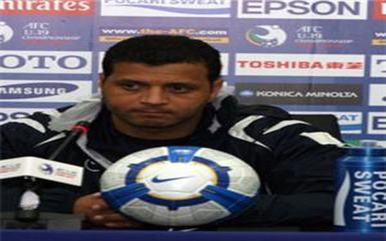   مصر اليوم - عبد العظيم يؤجل التجديد للحسين ويدرس عرض الأهلي المصري