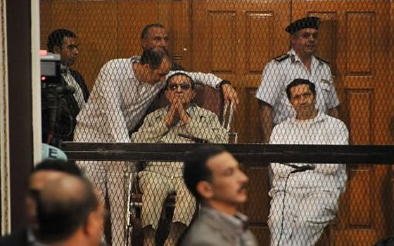  مصر اليوم - تأجيل محاكمة مبارك ونجليه والعادلي ومساعديه في قضيَّة قتل المتظاهرين إلى الإثنين