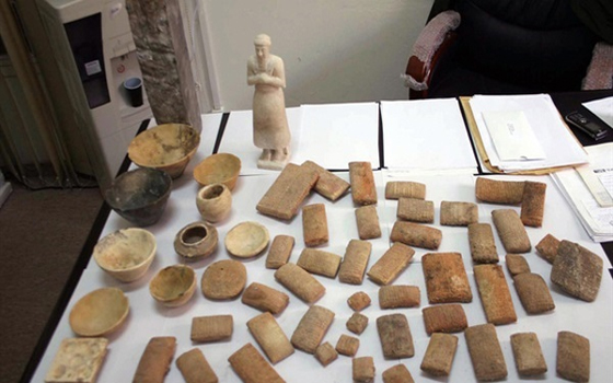   مصر اليوم - إعدام القطع الآثرية المقلدة في إسنا