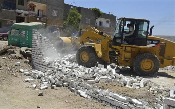   مصر اليوم - حملات مكثفة لإزالة التعديات على الأراضي في أسيوط